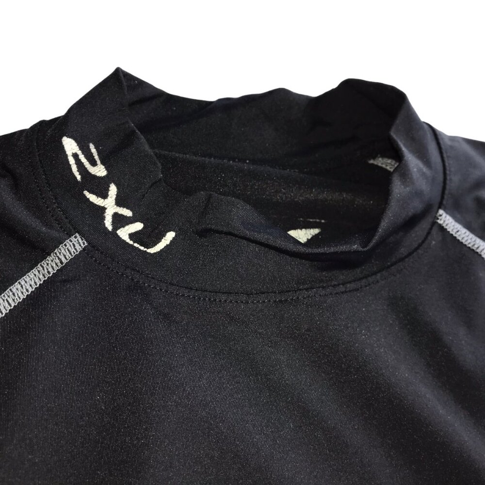 2XU Long Sleeve Compression Shirt.  Mock Neck.  Black. Size Women's Medium